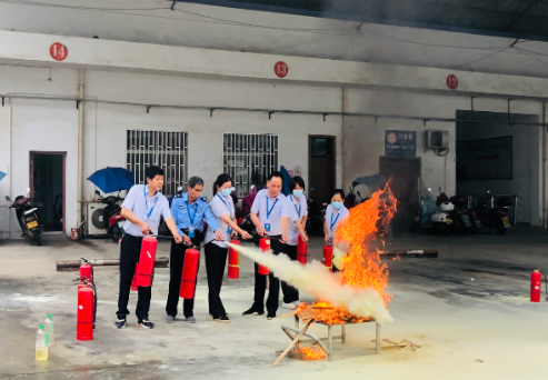 婺源公交、婺源長(zhǎng)運(yùn)舉行消防安全培訓(xùn)