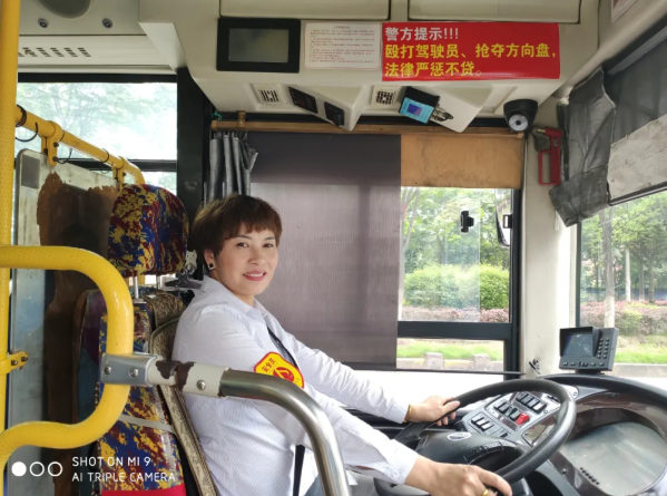 新余公交駕駛員李小英榮獲“全國交通運輸系統勞動模范”稱號