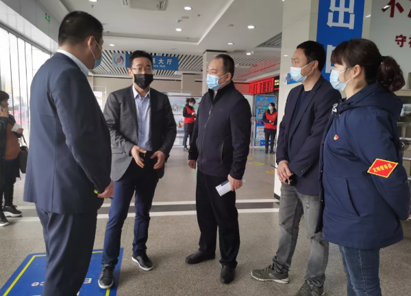 黃俊、穆孫祥先后深入徐坊客運(yùn)分公司督導(dǎo)文明創(chuàng)建、疫情防控、安全生產(chǎn)工作