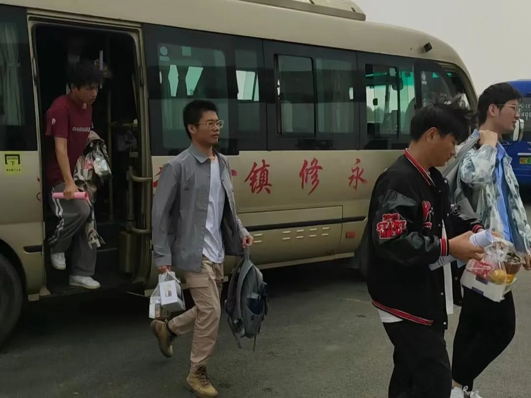 九江長運:圓滿完成機電學(xué)院運動會學(xué)生轉(zhuǎn)運任務(wù)