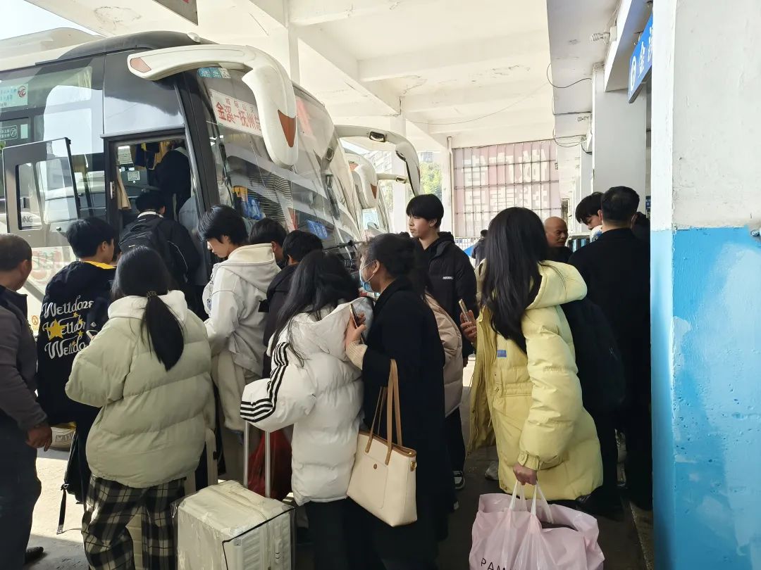撫州長運:積極應(yīng)對元旦節(jié)前客流高峰