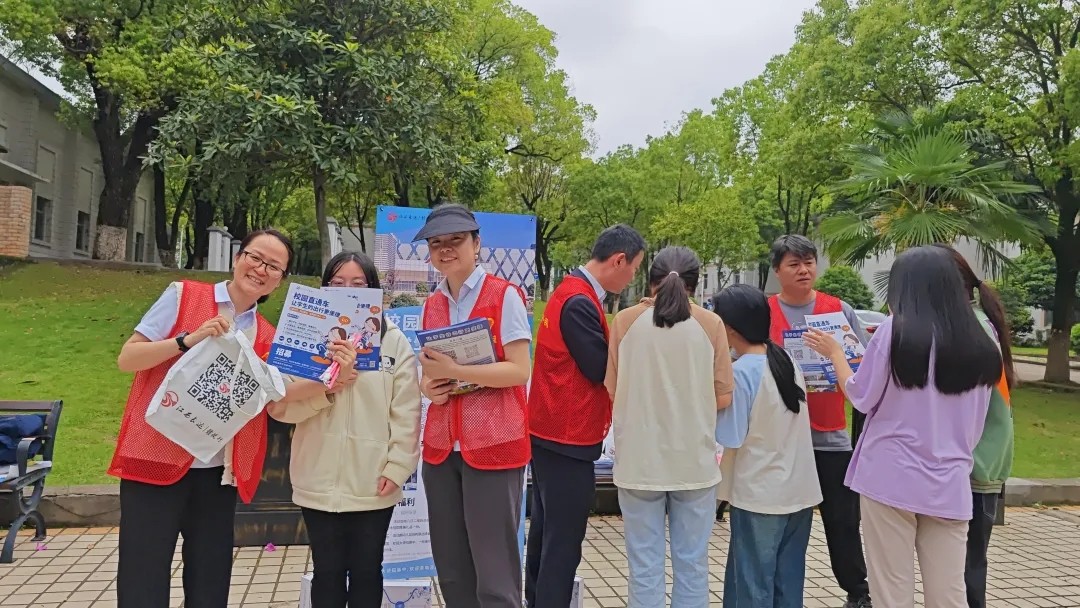 都市城際公交:“五一”校園直通車地推活動正式啟動