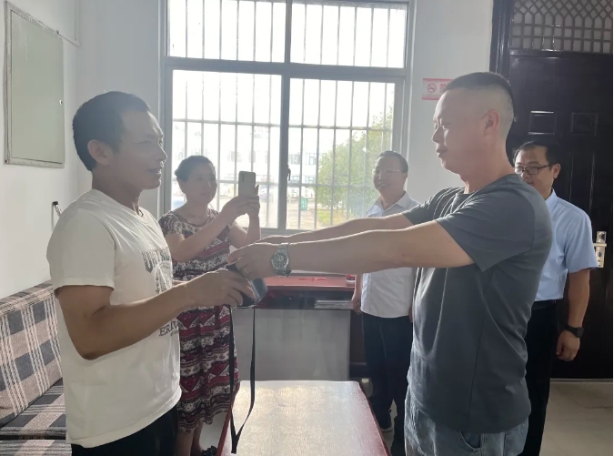 撫州長運(yùn):主動找尋失主 養(yǎng)老金“回家了”