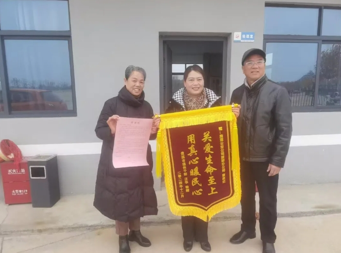 鷹潭公交:錦旗背后的溫暖與擔(dān)當(dāng)——公交車(chē)的“生命時(shí)速”