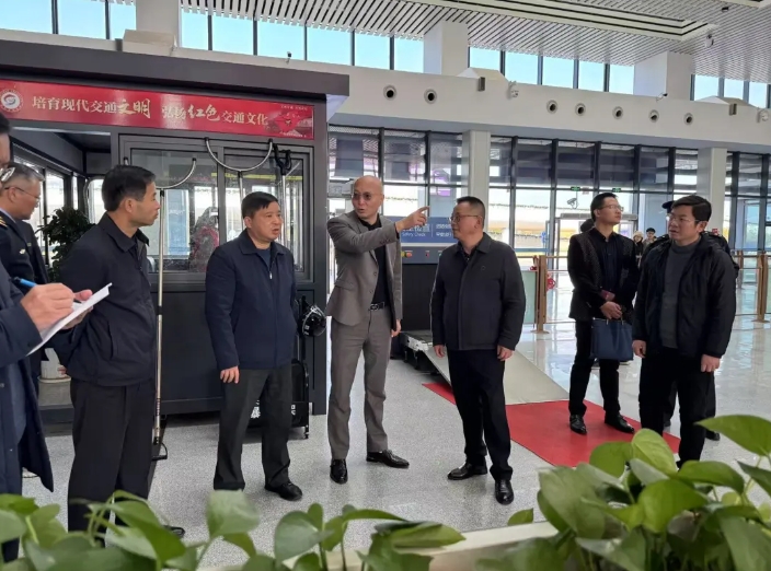 吉安公司:市交通運輸局領(lǐng)導督導吉安公司春運安全生產(chǎn)工作