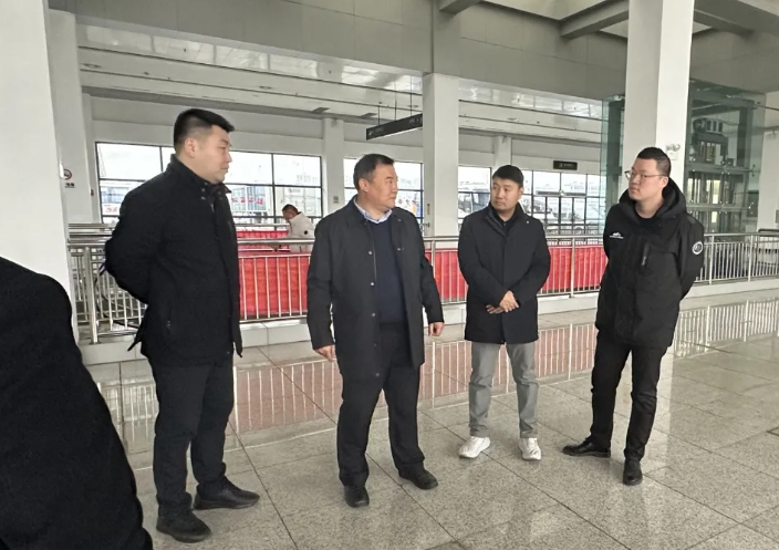 馬鞍山長客：市交通運輸局領(lǐng)導(dǎo)檢查高校學(xué)生返校運輸準備工作