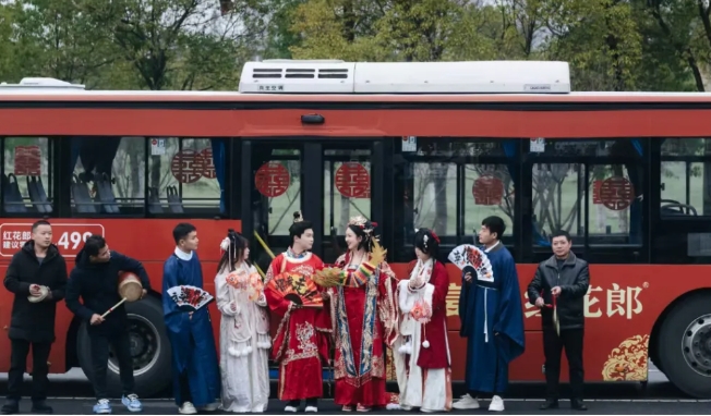 新余公交:公交車變身婚車 開往“下一站幸福”