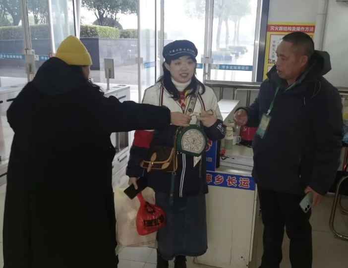 萍鄉(xiāng)長(zhǎng)運(yùn)?:旅客遺失貴重物品 車站傾力尋回