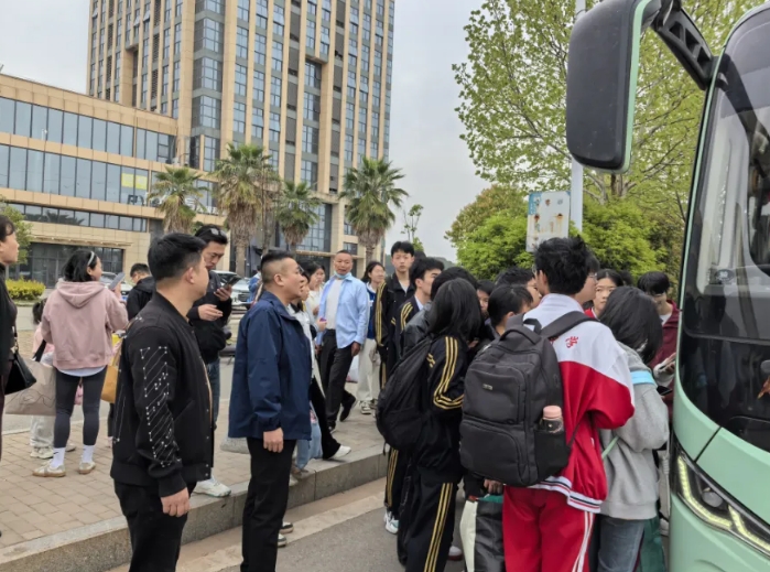 鄱陽(yáng)長(zhǎng)運(yùn):開展“清明”期間安全生產(chǎn)督導(dǎo)工作