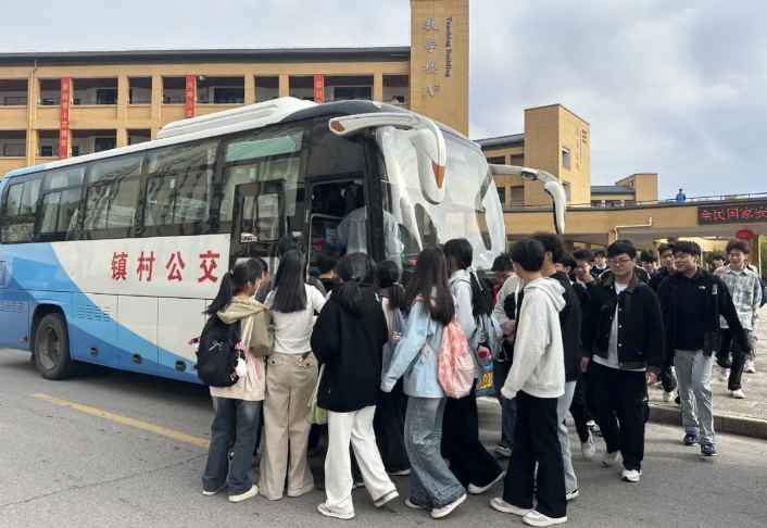 生產(chǎn)經(jīng)營 || 上饒汽運(yùn)：德興鎮(zhèn)村公交助力德興市第六中學(xué)模擬高考