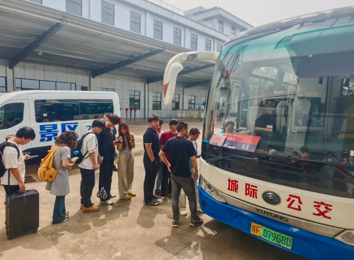 9.9元車票點(diǎn)燃出游熱 撫州長運(yùn)全力保障大覺山“五一”出行潮
